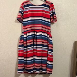 Really cute dress with pockets!
